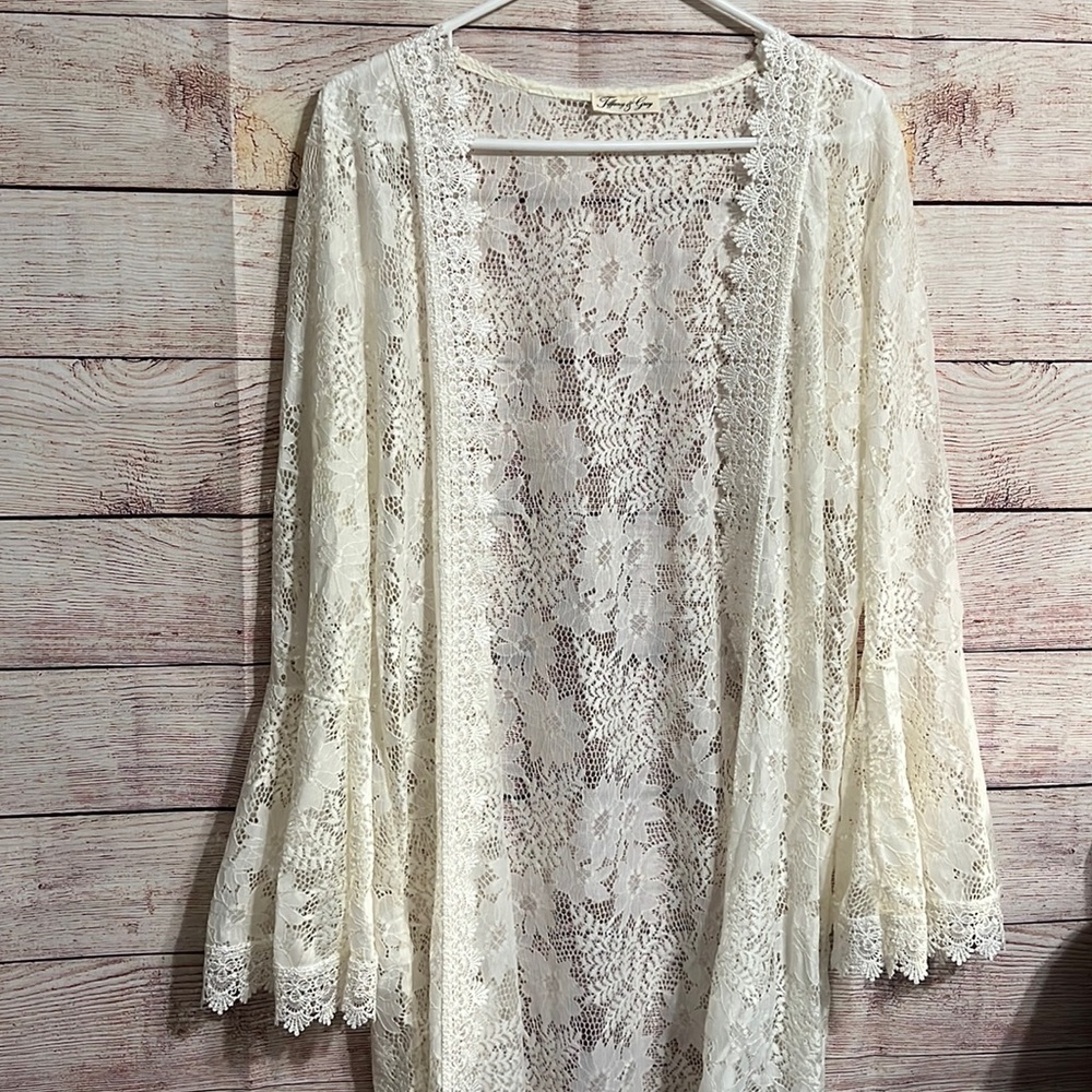 Tiffany & Grey White Lace Kimono - XL 🌸